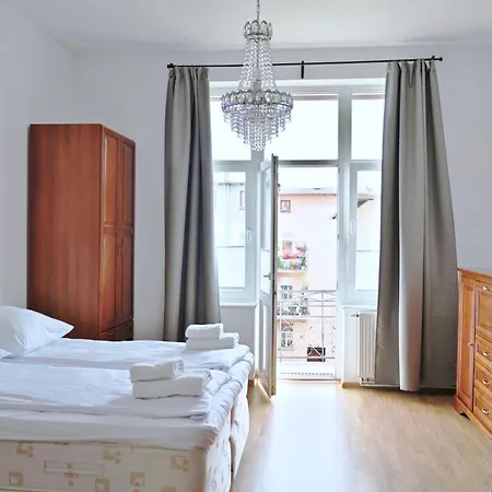 Апартаменти Six - 3 Bedroom Near Monte Cassino By Oneapartments
